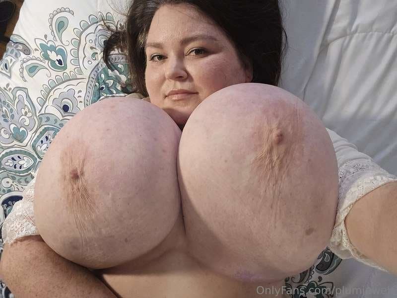 Plum Jewels - Branquela Sardenta Tetudona Latejadora Da Minha Benga