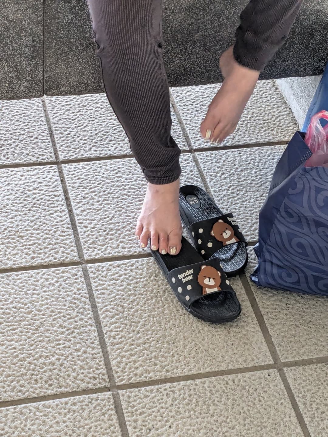 Asian shoes / feet & cum 3