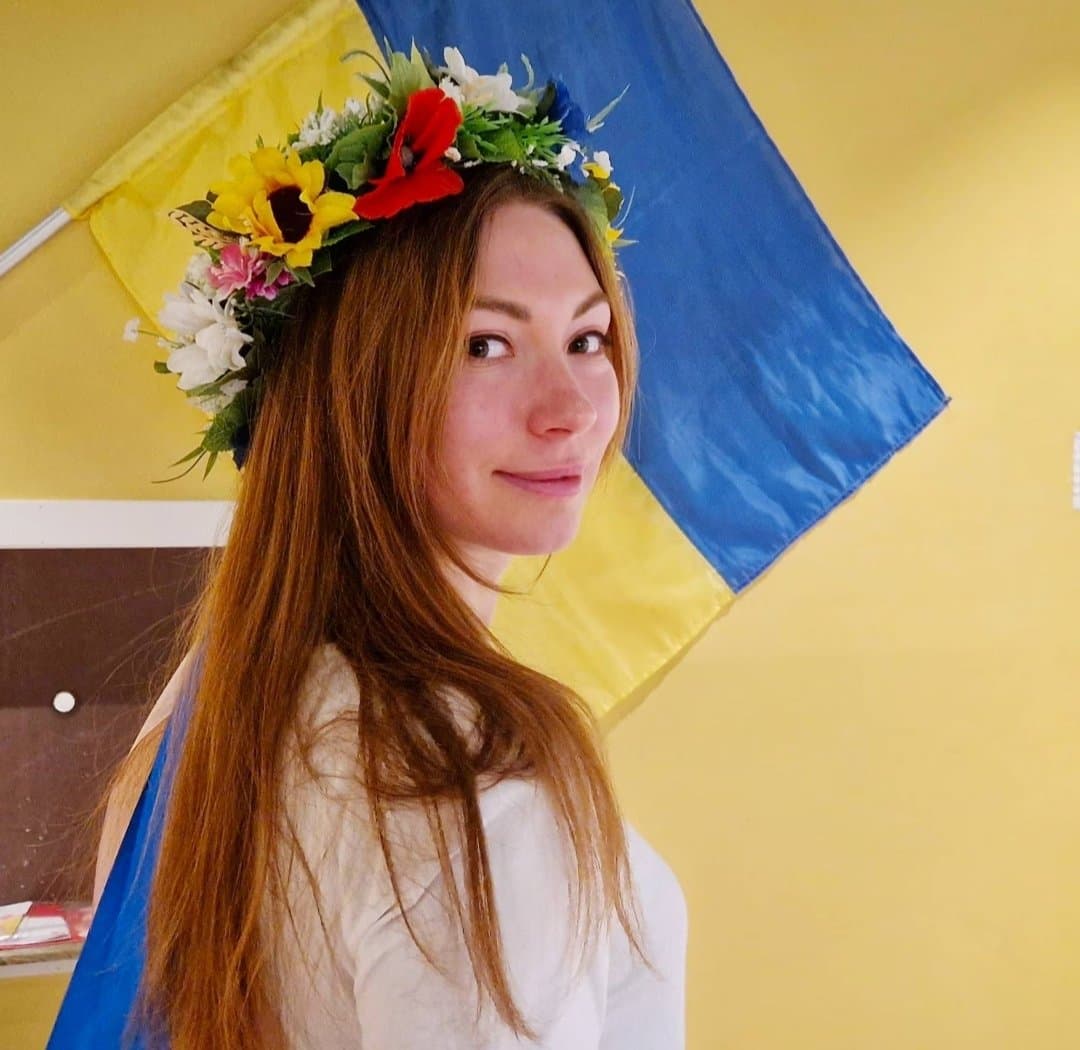 this ex girlfriend is going to become a famous webslut if I reach at least 10 shares (1)