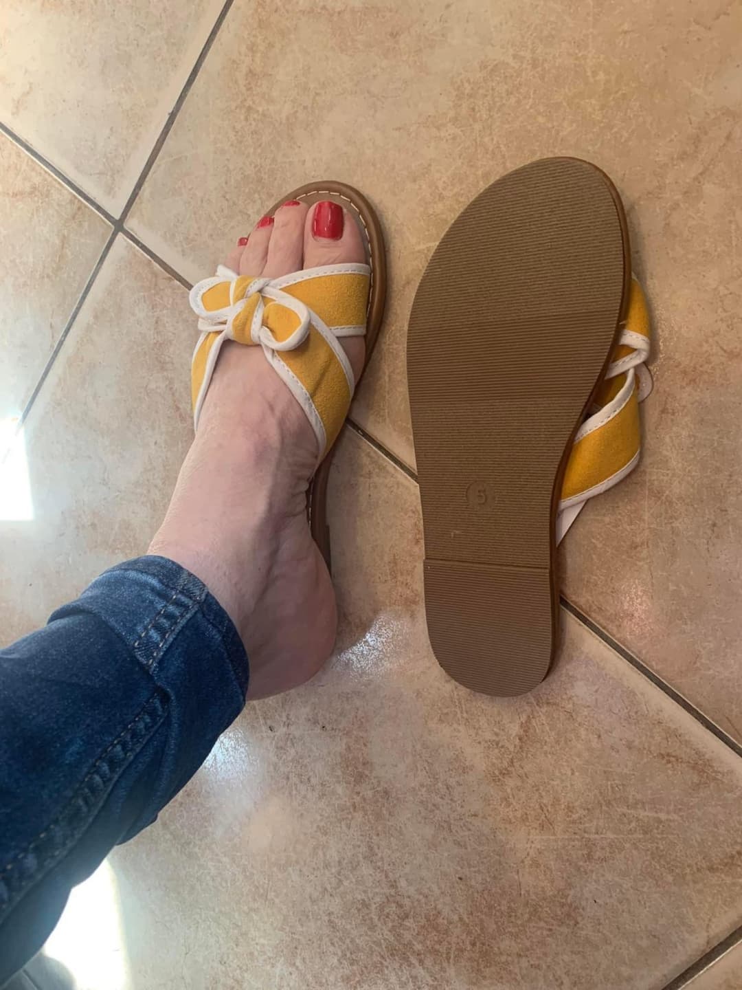 Click to view full size I would still tear this up even tho she a bit old she got big tits and cute toes lowkey