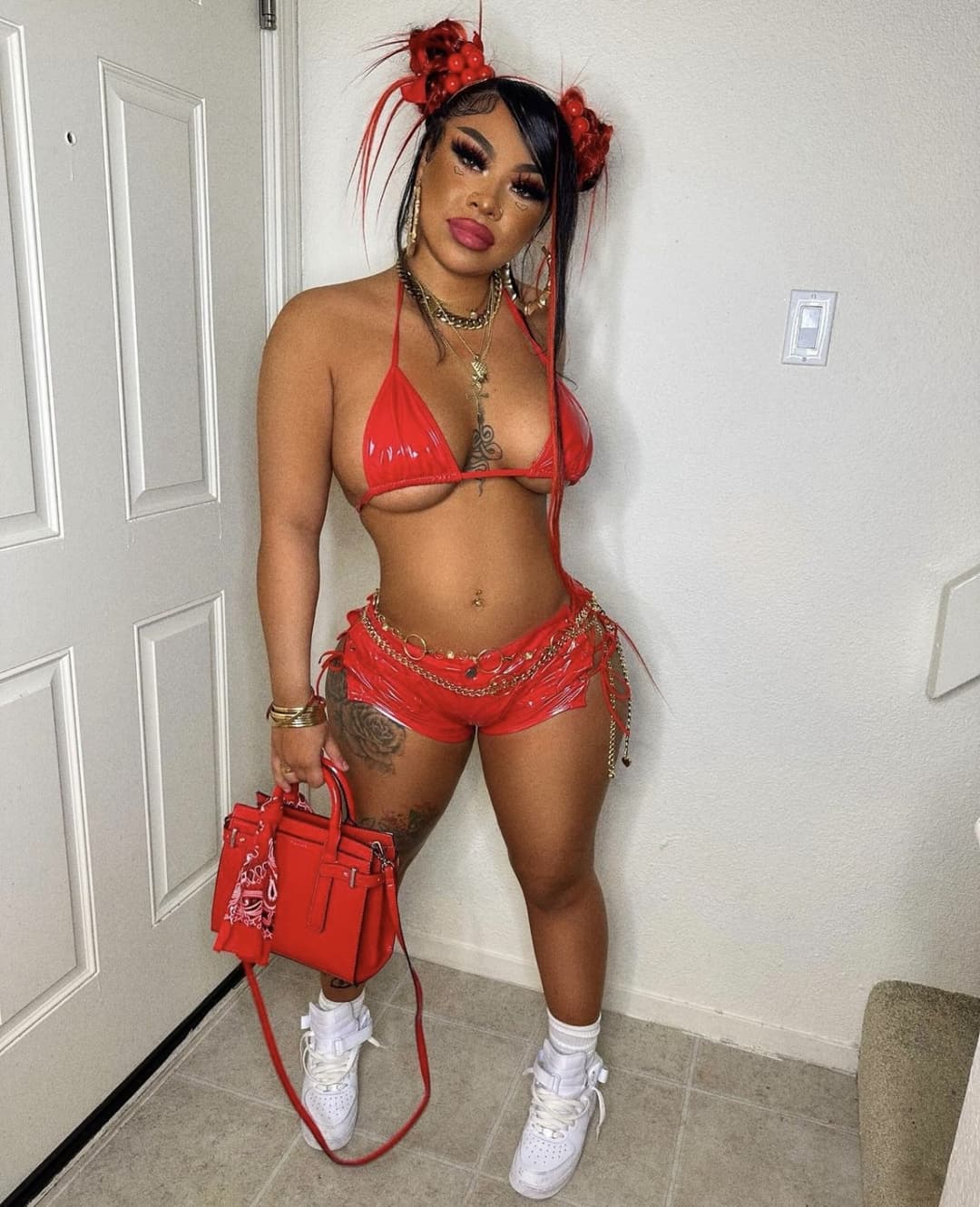 HEAVEN MARINA IS SO FUCKIN SEXY TOO BAD THAT FAT PUSSY ISNT GETTING REAL DICK BECAUSE SHES LESBIAN