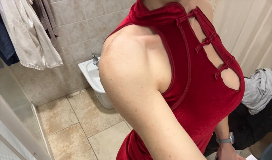 Italian woman who can eat semen and ejaculate inside the vagina.    Str_awbenny