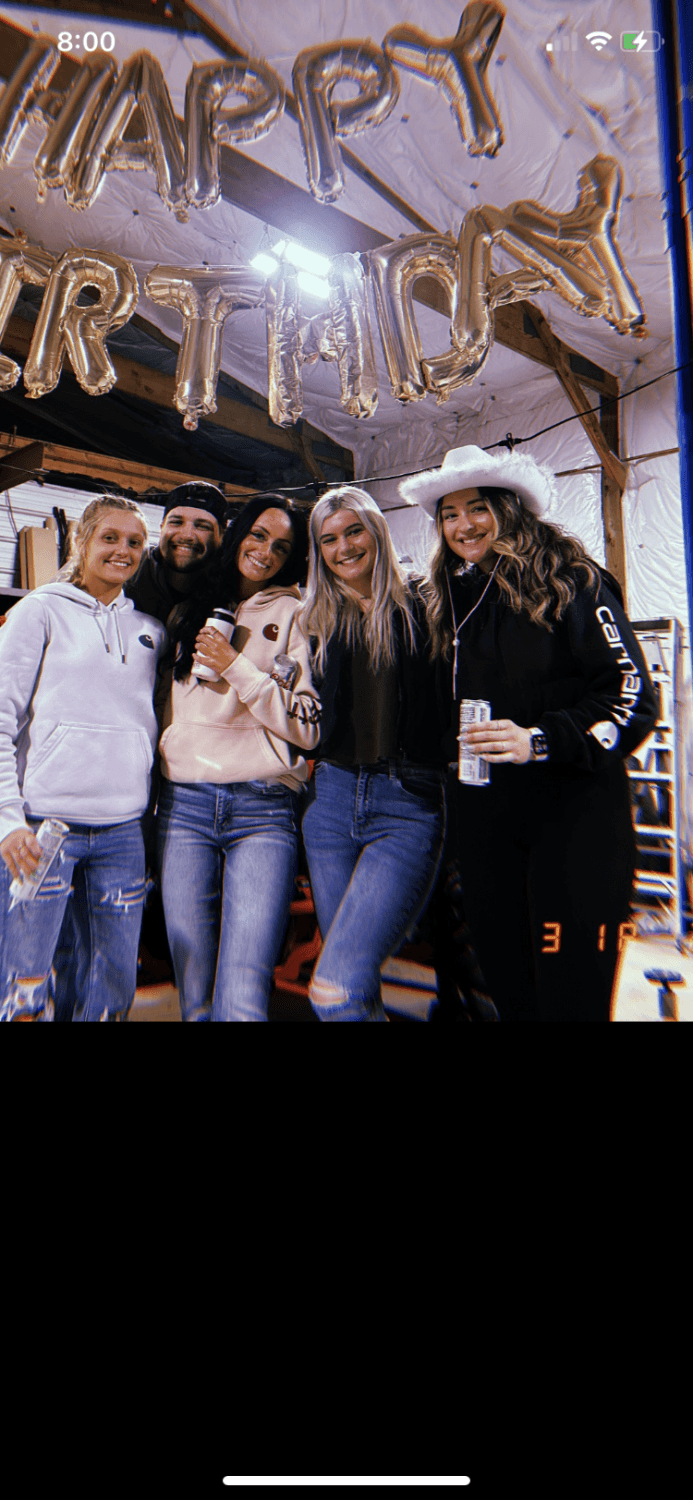 Linz is such a little hoe shaking that booty