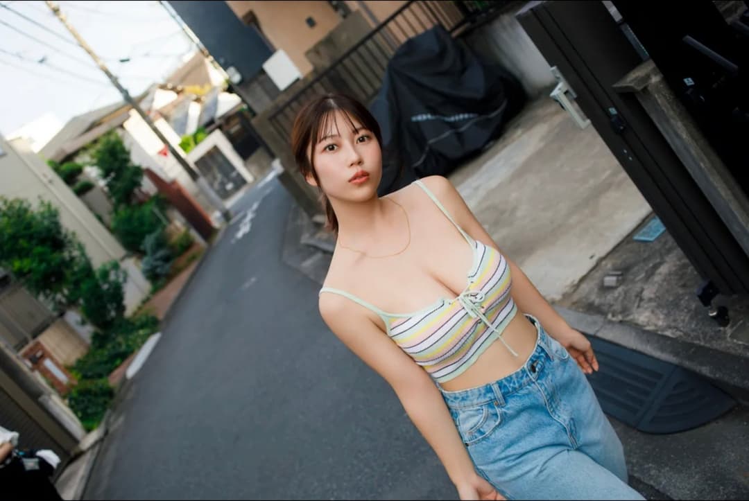 Iori Io - Monthly Girl PHOTOBOOK