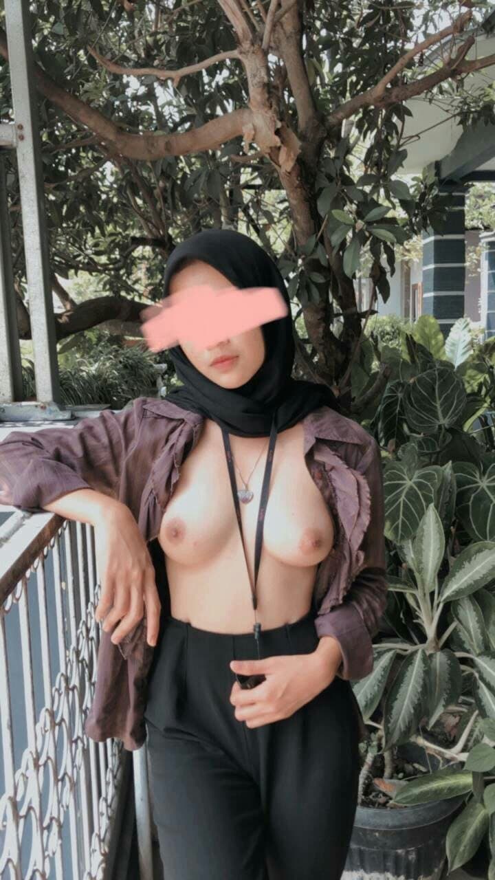 Viral indonesian girl photoshoot??