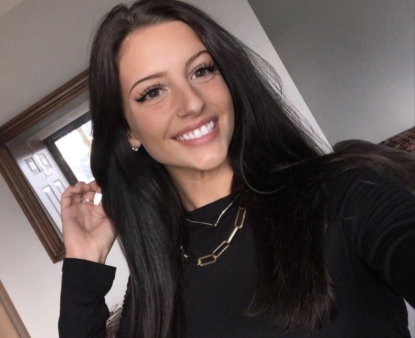 Click to view full size Hooters slut loves showing off like a true slut that she always has been