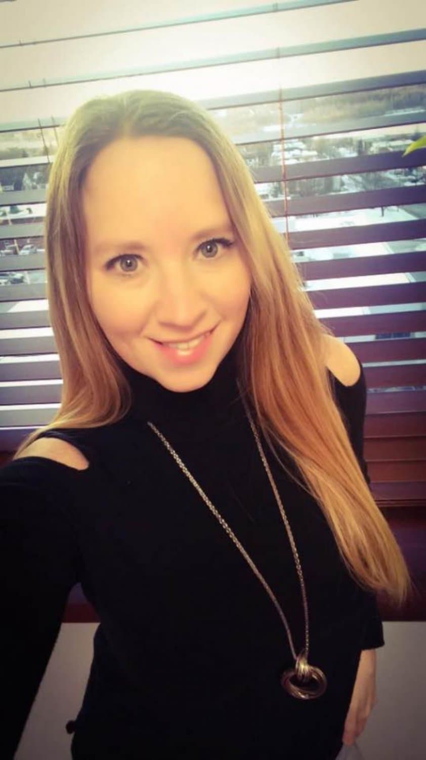 Sexy 43yo milf Carrie Anne Goodwin