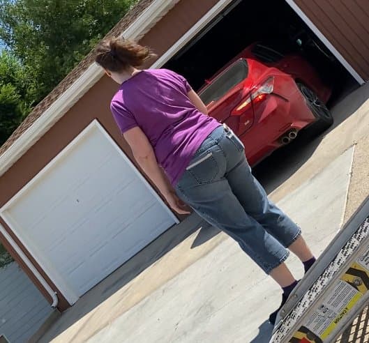 Thick Ass Gilf Helps Her Dad David Move While I Take Creepshots
