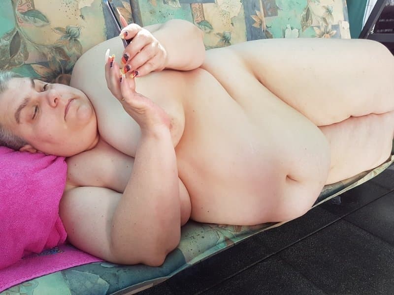 Fat german SSBBW nude in garden