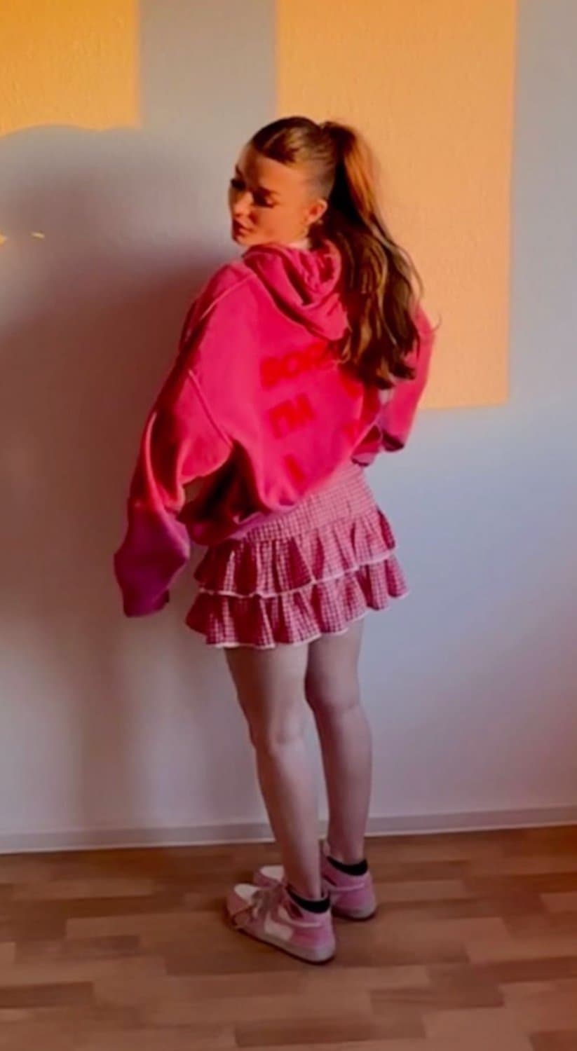 How i look at you waiting for you to cum on me outdoor! Am i a worthy onlyfans newcomer?