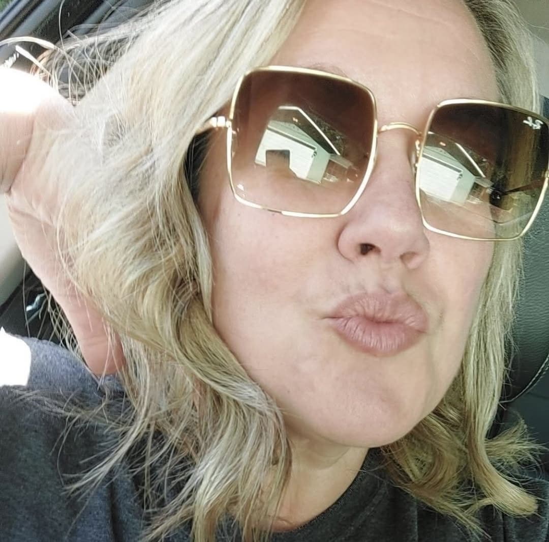 Pawg Nurse with that camel toe. Nurses are always down.