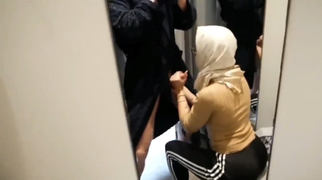 Hijabi Caught Giving Head in Changing Rooms