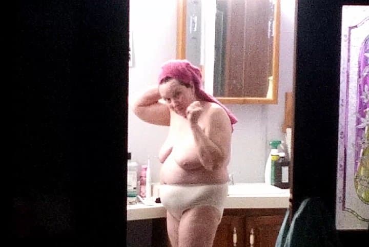 Amateur Milf BBW bathroom spy