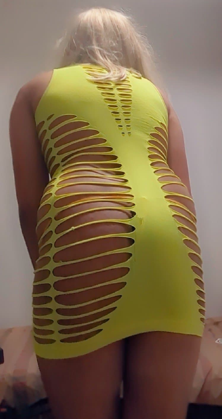 Sissy Crossdresser in Yellow dress??