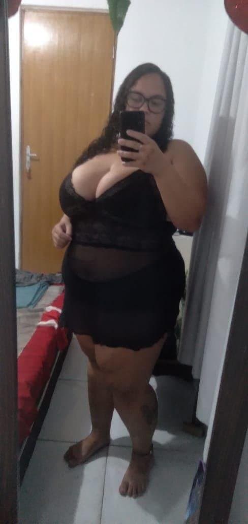Click to view full size Novinha peituda e rabuda