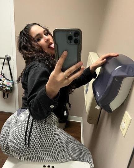 Beautiful slimthick Latina sister tight pussy. Latina hermana prieta