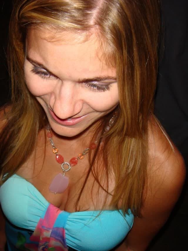 She went to a party without panties before fucking and showing her broken ass