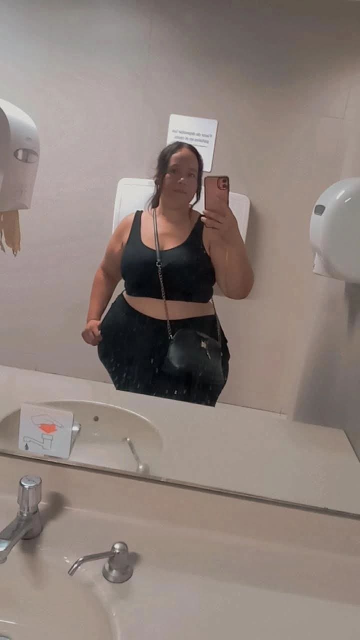 PEAR SHAPE THICK CURVY LATINA SSBBW BIG BOOTY ASS