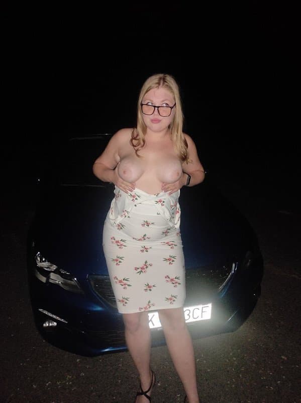 Chubby slut loves dogging