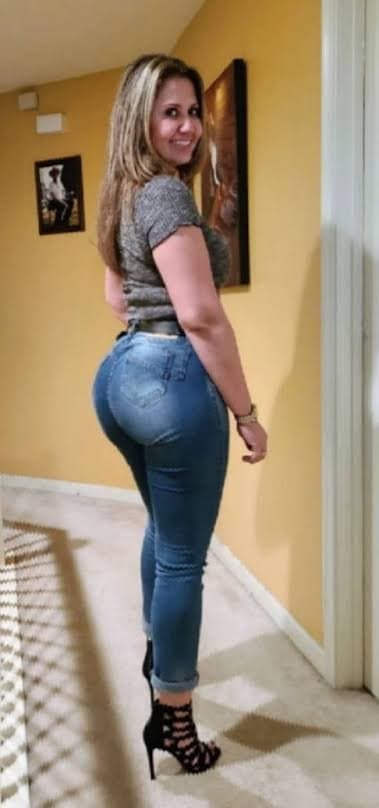 Tight Jeans Milf 2