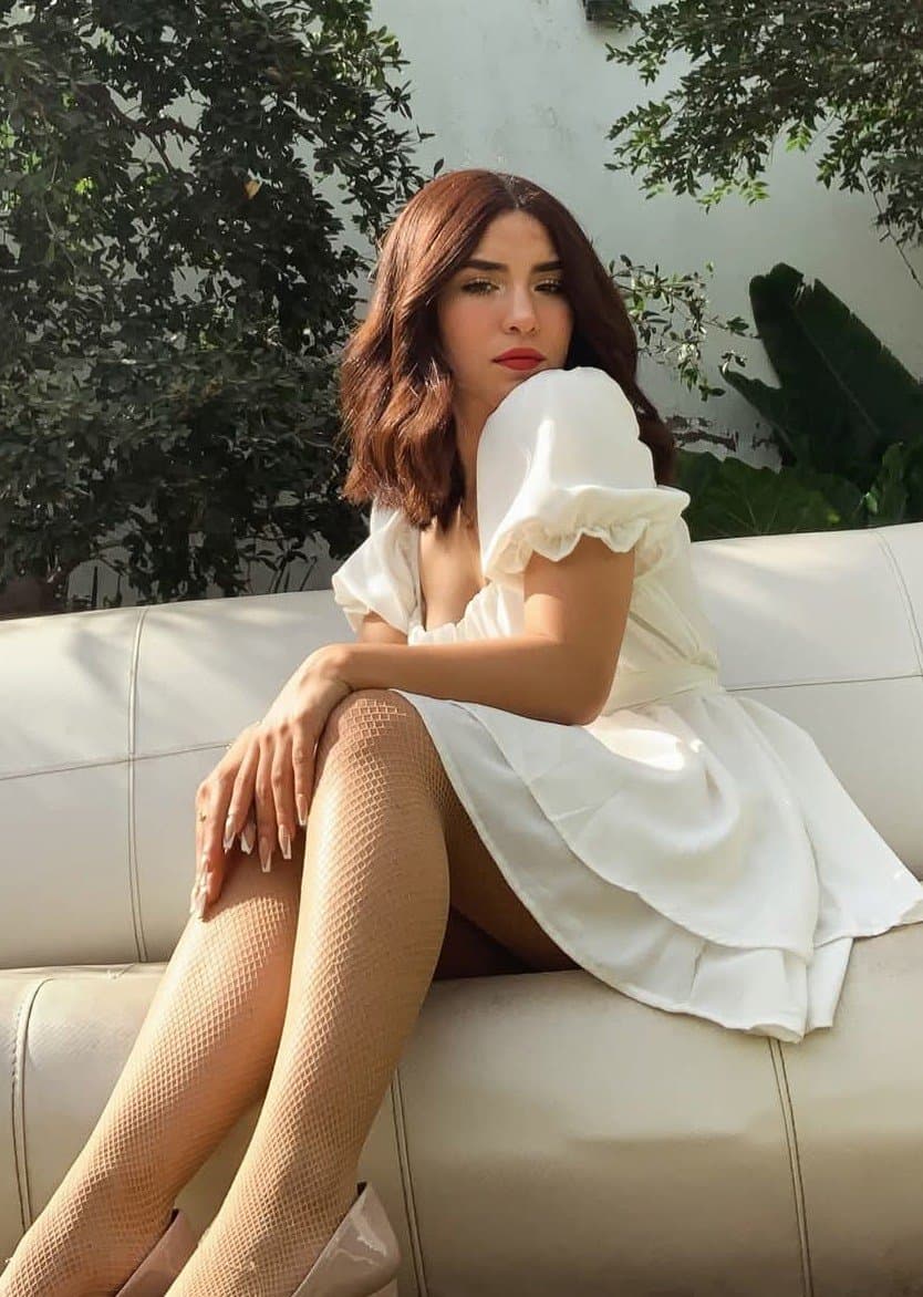 Más de ella casi 20 años.