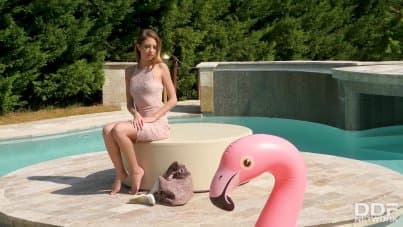 
slim rich babe has a rest in the swimming pool