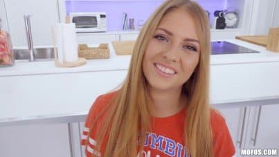 
sexy cheerleader spreads legs