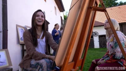 
the hot art who does art stuff