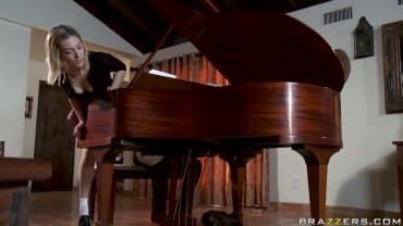 
Lily Labeau in : Porking the Piano Professor