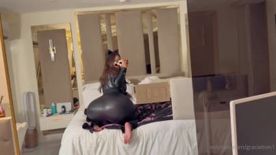 
bootylicious leather purring