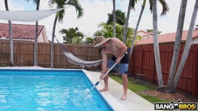 
quality squirt for a pool guy