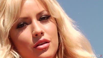 
charming babe likes it hard