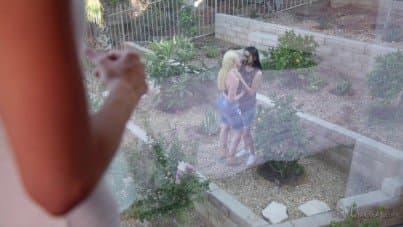 
young Kimmy between two hot babes