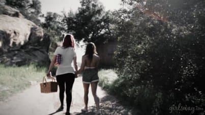 
Riley Reid licks Reena's pussy so fast