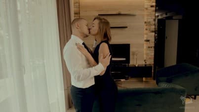 
don't mess the bed, just her face