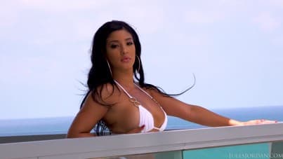 
perky tits, bouncing butt