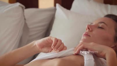 
russian girl gets a deep orgasm with her vibrator