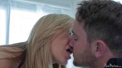 
fresh mommy's ass wants dick