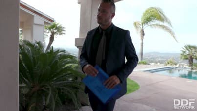 
college tiny girl wants only big men's dicks