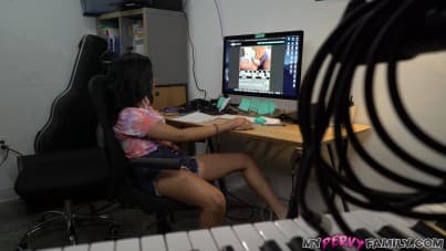 
caught my little stepsister watching porn