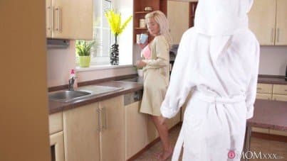 
cougars make lesbian love