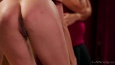 
redhead girl seduces her masseuse