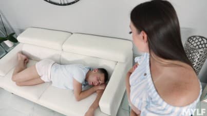 
my step mommy gets her hand stuck in the sink, i'll help her