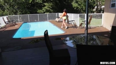 
flexible round ass babe loves twerking