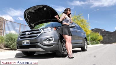 
wife with the broken car thanks a stranger who helped her