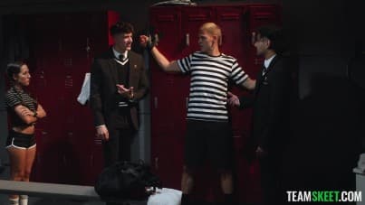 
it's wednesday so pants off!