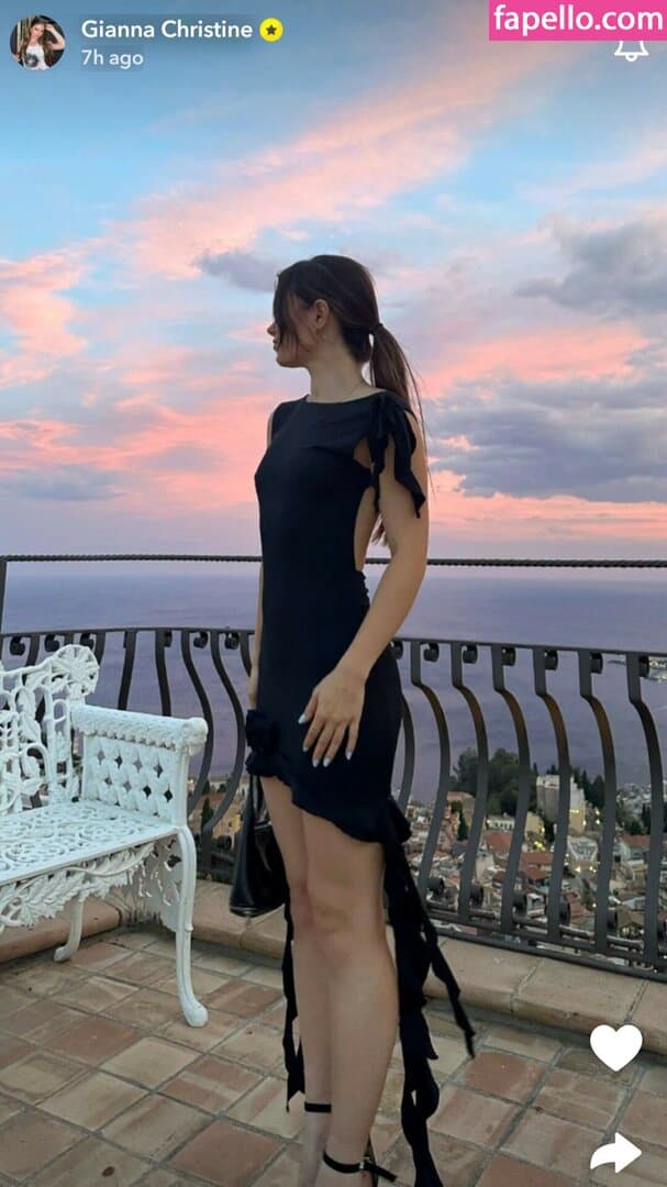 Click to view full size Gianna Christine Nude Leaks 3 Photos