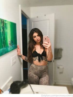 Click to view full size prrincess-cherry Nude Leaks 93 Photos