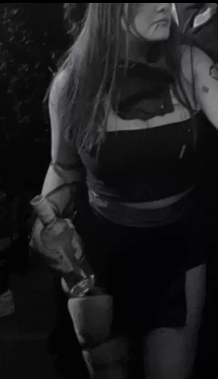 Click to view full size Buenas tetas y cara bonita