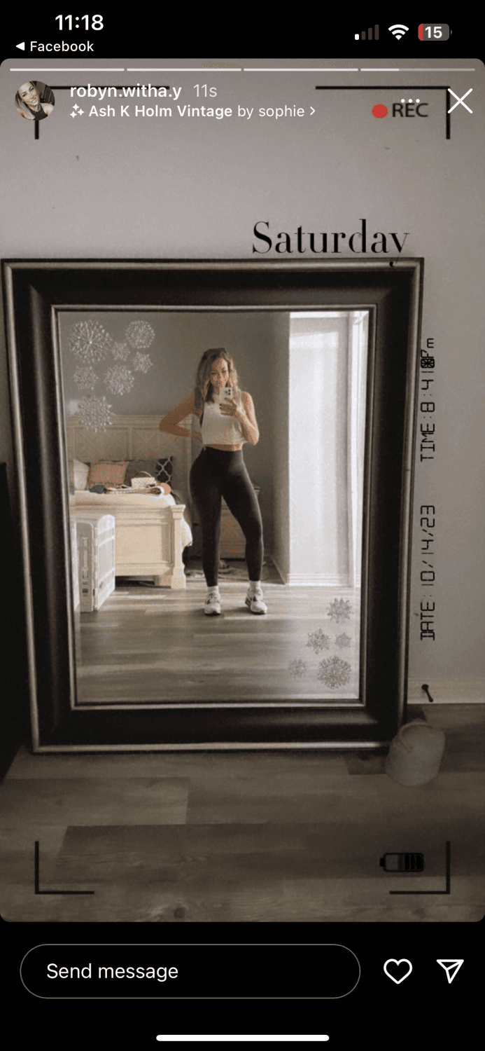 Click to view full size TikTok milf Robyn fields